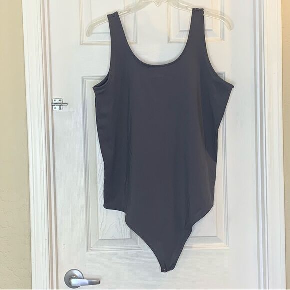 Torrid Sculpting Knit Double Scoop Bodysuit Gray Size 3X - Picture 10 of 11
